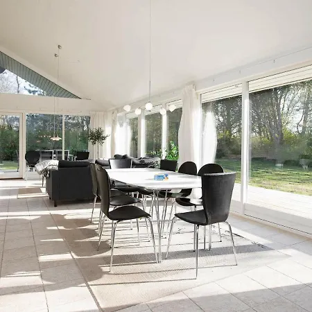 Four-bedroom Holiday In 2 Gedser