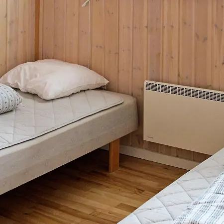 Four-bedroom Holiday In 2 *