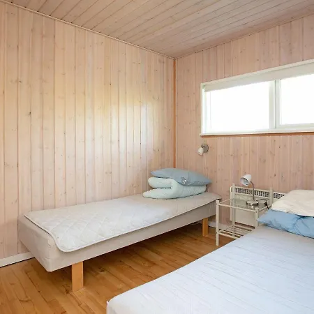 Four-bedroom Holiday In 2 *